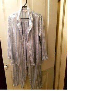 Victoria Secret 2 Piece Satin Lounge Wear/Pajamas Elegant FREE Shipping